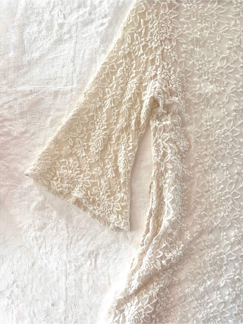 Mauve Lace Open-Front Layering Cover-Up in Soft Cream - Picture 5 of 7